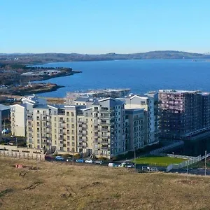 Stunning 3 Large Bedrooms 2 Bathrooms In Harbour Apartment