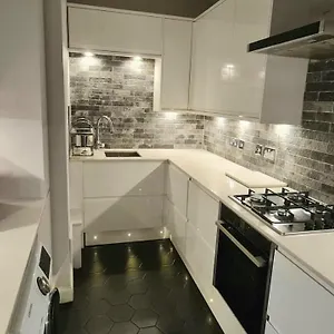 Stunning 2 Bedroom Georgian Apartment